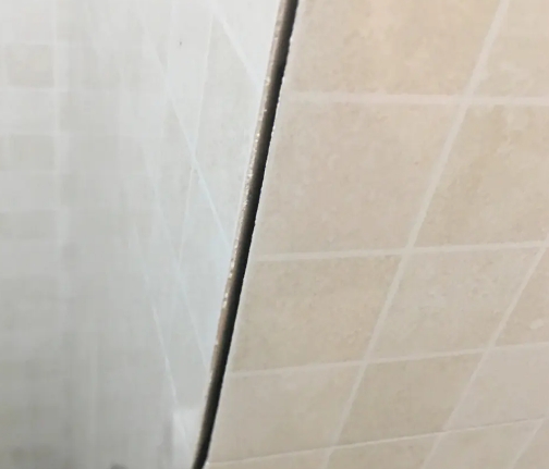 洋县瓷砖空鼓维修公司分享阳台瓷砖脱落的修复过程可以分为以下几个步骤